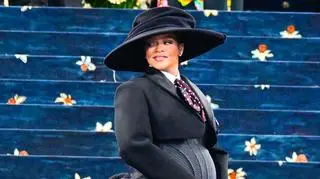 Rihanna na Met Gali ogłosiła trzecią ciążę. Jej stylizacja zrobiła furorę