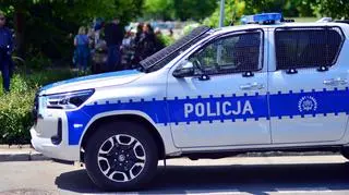 Spadła z balkonu, gdy wieszała ozdoby. "Do wody, z kilku metrów"